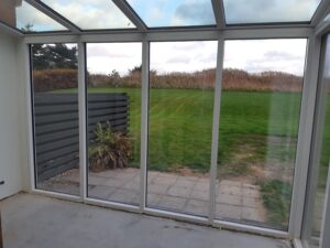 Udsigt fra udestue mod grøn have